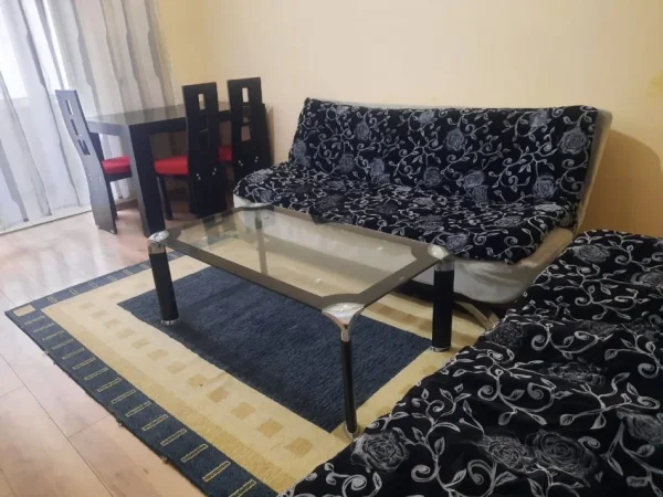 Tirane, jepet me qera apartament 2+1+Ballkon Kati 4, 70 m² 350 € (rr e dibres)