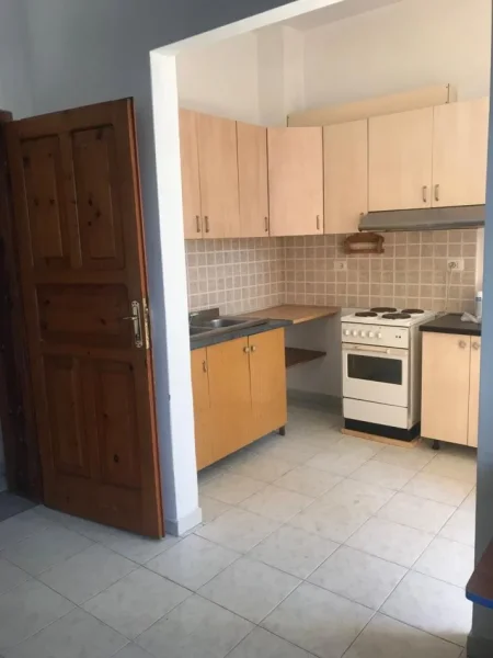 Tirane, jepet me qera apartament 1+1+Aneks Kati 1, 84 m² 330 € (Rruga Ali Pash Tepelena)