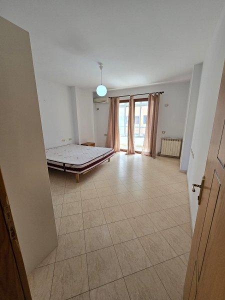 Tirane, shitet apartament 3+1+Ballkon Kati 5, 141 m² 165.000 € (ASTIR)