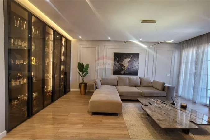 Tirane, shitet apartament 2+1 , 125 m² 290.000 € (Rruga Karl Gega - Treni - Bulevardi i Ri)