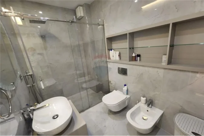 Tirane, shitet apartament 2+1 , 125 m² 290.000 € (Rruga Karl Gega - Treni - Bulevardi i Ri)