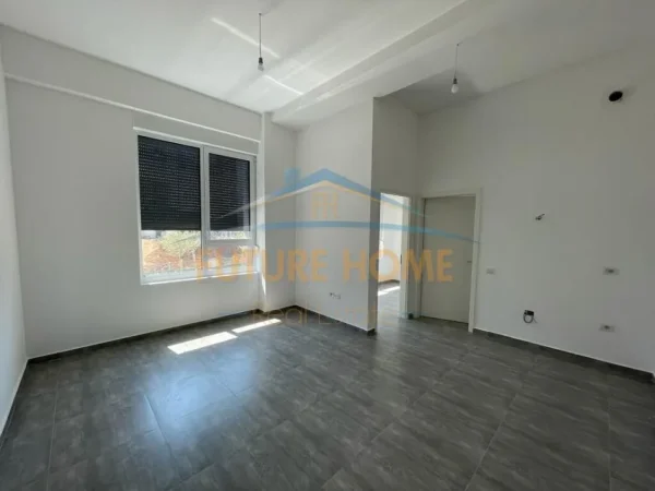 Tirane, jepet me qera ambjent biznesi Kati 0, 79 m² 500 € (Rruga Ndre Mjeda)