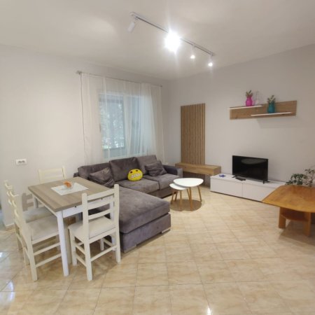 Tirane, jepet me qera apartament 2+1+Ballkon Kati 2, 73 m² 550 € (VASIL SHANTO)