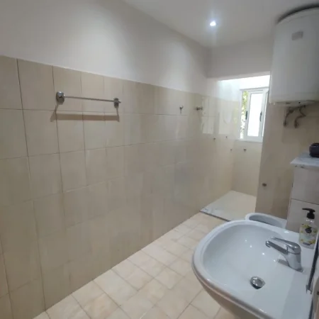 Tirane, jepet me qera apartament 2+1+Ballkon Kati 2, 73 m² 550 € (VASIL SHANTO)