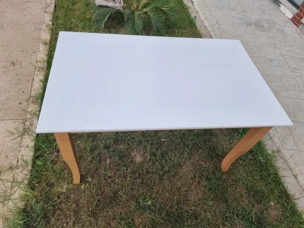 Tirane, shes Shiten Tavolina dhe karrige ( set) per restorante