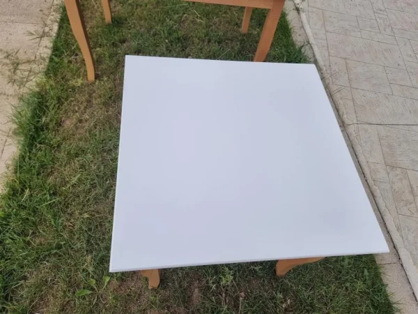 Tirane, shes Shiten Tavolina dhe karrige ( set) per restorante