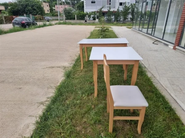 Tirane, shes Shiten Tavolina dhe karrige ( set) per restorante