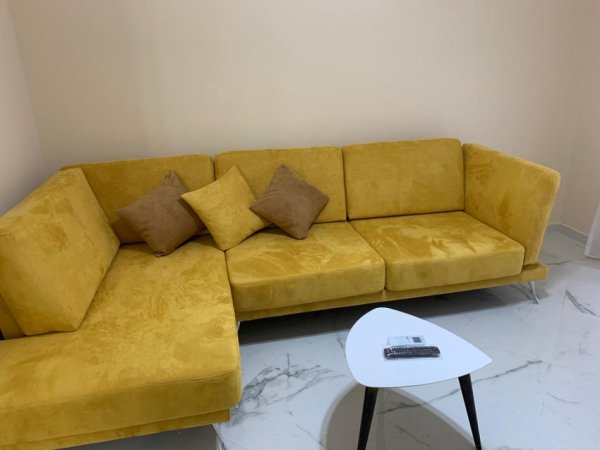 Tirane, jepet me qera apartament 1+1+Ballkon Kati 3, 65 m² 500 € (21 dhjetori , prane hotel mondial)