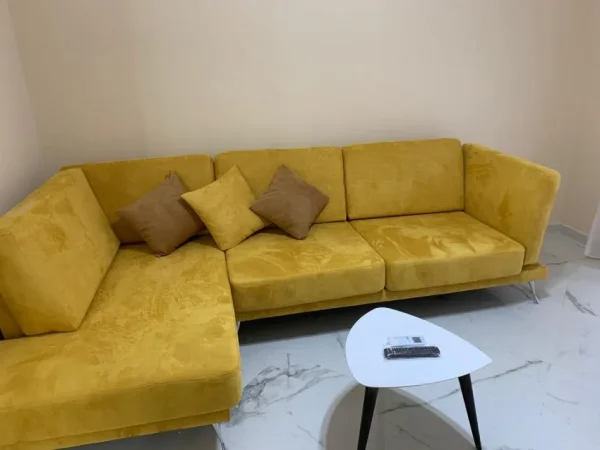 Tirane, jepet me qera apartament 1+1+Ballkon Kati 3, 65 m² 500 € (21 dhjetori , prane hotel mondial)