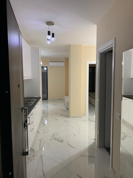Tirane, jepet me qera apartament 1+1+Ballkon Kati 3, 65 m² 500 € (21 dhjetori , prane hotel mondial)