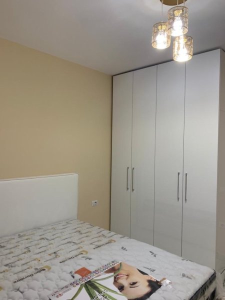 Tirane, jepet me qera apartament 1+1+Ballkon Kati 3, 65 m² 500 € (21 dhjetori , prane hotel mondial)