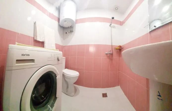 Tirane, jepet me qera shtepi 2 Katshe Kati 0, 120 m² 1.500 € (Prane Pazarit te Ri)