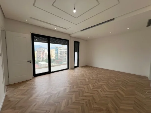 Tirane, jepet me qera zyre Kati 8, 170 m² 2.500 € (RRUGA E KAVAJES)