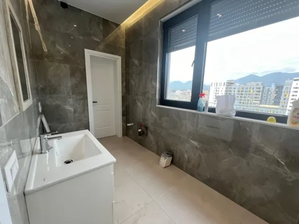 Tirane, jepet me qera zyre Kati 8, 170 m² 2.500 € (RRUGA E KAVAJES)
