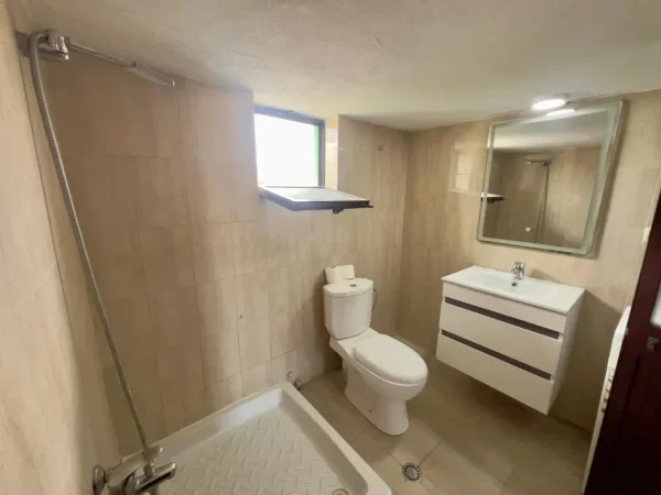 Tirane, shitet apartament 1+1+Ballkon Kati 4, 50 m² 69.000 € (rruga Vedat Kokona)