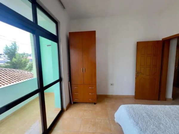Tirane, shitet apartament 1+1+Ballkon Kati 4, 50 m² 69.000 € (rruga Vedat Kokona)