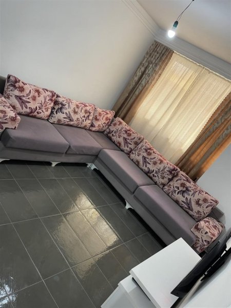 Tirane, jepet me qera apartament 1+1+Ballkon Kati 1, 60 m² 350 € (shkozze)