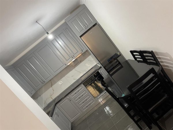 Tirane, jepet me qera apartament 1+1+Ballkon Kati 1, 60 m² 350 € (shkozze)