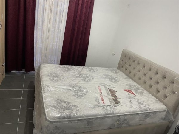 Tirane, jepet me qera apartament 1+1+Ballkon Kati 1, 60 m² 350 € (shkozze)