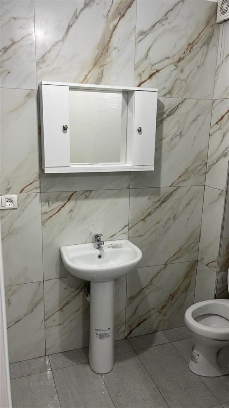 Tirane, jepet me qera apartament 1+1+Ballkon Kati 1, 60 m² 350 € (shkozze)