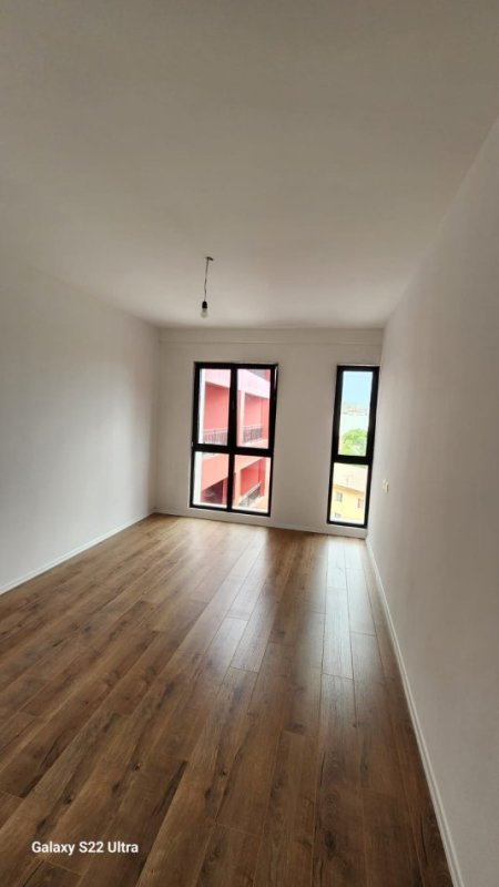 Tirane, jepet me qera apartament 1+1+Ballkon Kati 6, 98 m² 550 € (rruga e dibres , farmacia 10)
