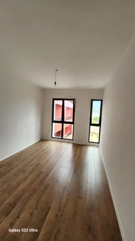 Tirane, jepet me qera apartament 1+1+Ballkon Kati 6, 98 m² 550 € (rruga e dibres , farmacia 10)