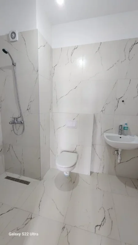 Tirane, jepet me qera apartament 1+1+Ballkon Kati 6, 98 m² 550 € (rruga e dibres , farmacia 10)