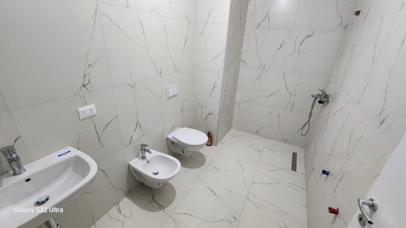 Tirane, jepet me qera apartament 1+1+Ballkon Kati 6, 98 m² 550 € (rruga e dibres , farmacia 10)