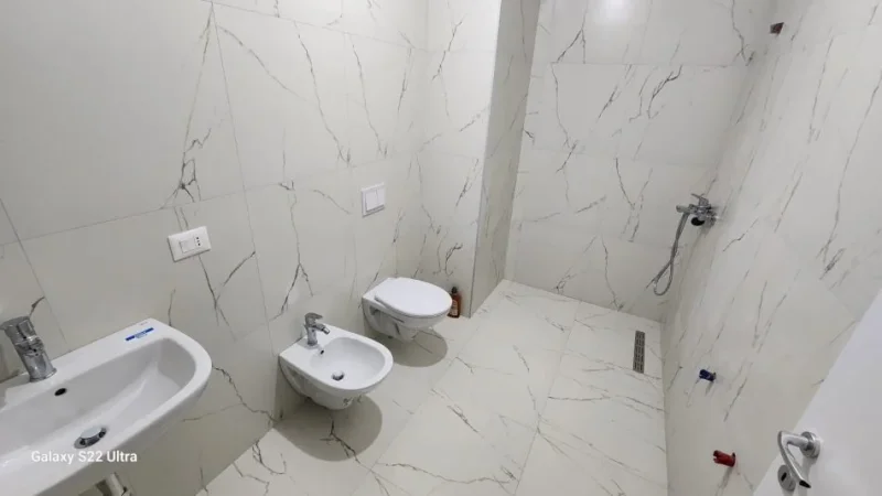 Tirane, jepet me qera apartament 1+1+Ballkon Kati 6, 98 m² 550 € (rruga e dibres , farmacia 10)