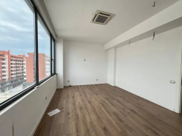 Tirane, jepet me qera ambjent biznesi Kati 7, 310 m² 3.500 € (KOMPLEKSI DELIJORGJI)