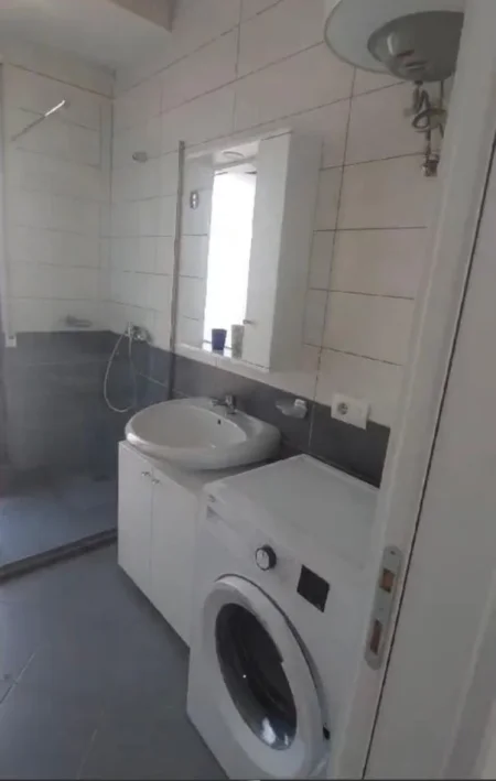 Tirane, jepet me qera apartament 2+1 Kati 5, 85 m² 700 € (Prokuroria e Tiranes)