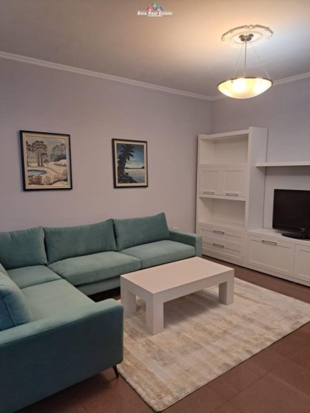 Tirane, jepet me qera Vile 2+1 Kati 2, 130 m² 800 € (pazari i ri)
