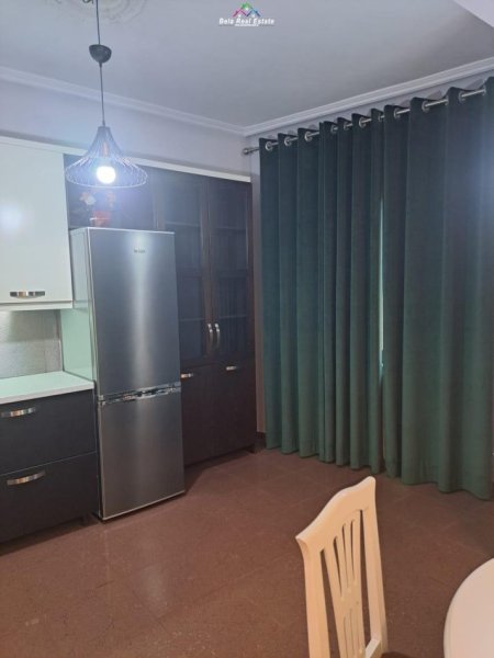 Tirane, jepet me qera Vile 2+1 Kati 2, 130 m² 800 € (pazari i ri)