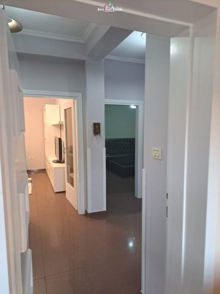 Tirane, jepet me qera Vile 2+1 Kati 2, 130 m² 800 € (pazari i ri)