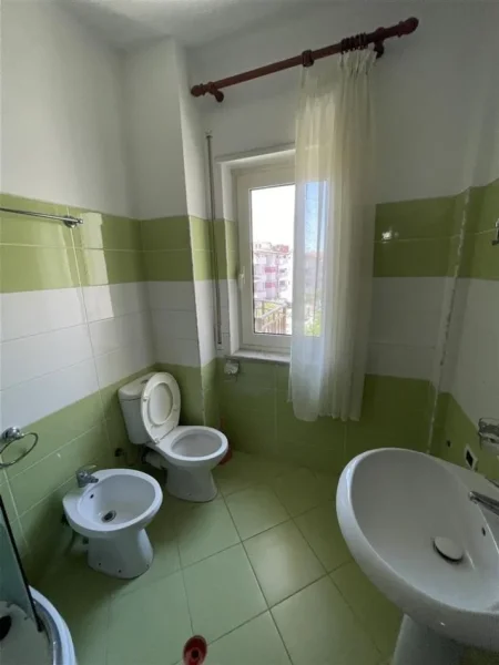 Durres, shitet apartament 1+1+Ballkon Kati 3, 65 m² 72.000 € (Rruga Rrota e Kuqe)