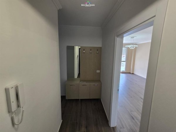 Tirane, jepet me qera apartament 2+1+Ballkon Kati 5, 93 m² 400 € (selite)