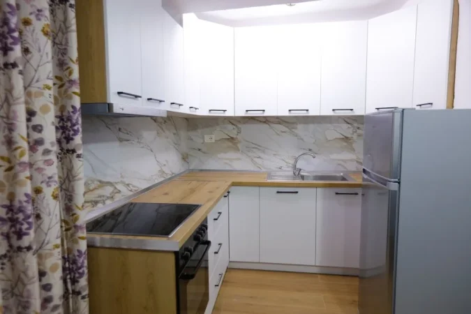 Tirane, jepet me qera apartament 1+1+Ballkon Kati 1, 70 m² 500 € (Rruga margarita tutulani)