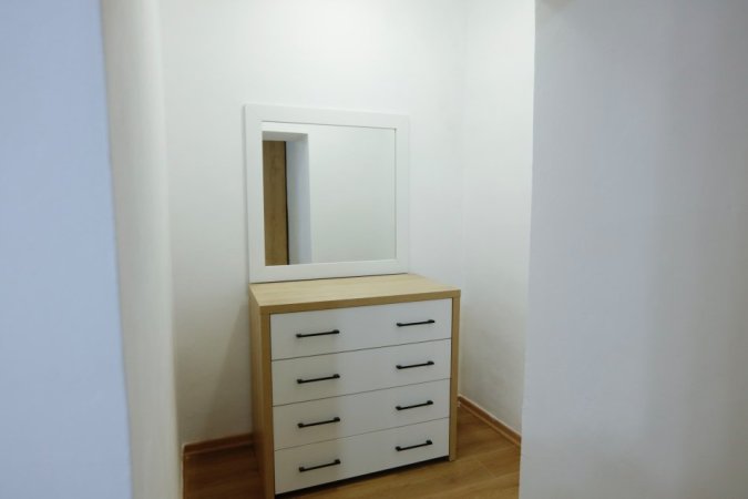 Tirane, jepet me qera apartament 1+1+Ballkon Kati 1, 70 m² 500 € (Rruga margarita tutulani)