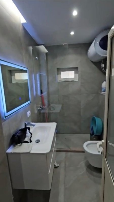 Tirane, jepet me qera apartament 2+1 Kati 3, 78 m² 600 € (Xhamllik)