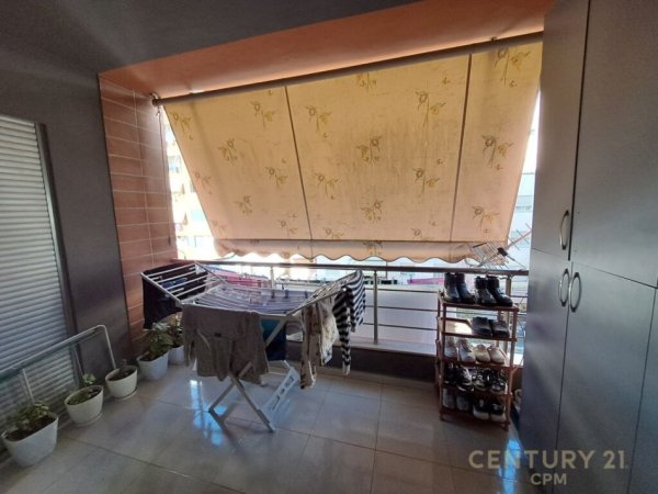 Tirane, jepet me qera apartament 1+1 Kati 2, 77 m² 400 € (astir)