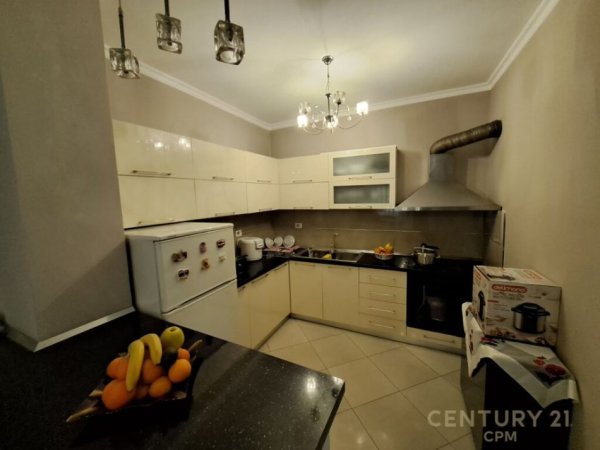 Tirane, jepet me qera apartament 1+1 Kati 2, 77 m² 400 € (astir)