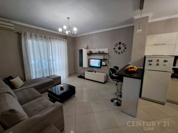 Tirane, jepet me qera apartament 1+1 Kati 2, 77 m² 400 € (astir)