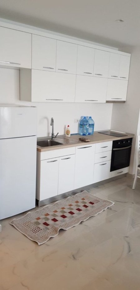 Lezhe Shengjin, jepet me qera apartament 2+1+Ballkon Kati 9, 60 m² 100 € (Rana e Hedhun)
