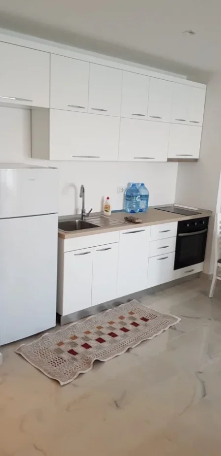 Lezhe Shengjin, jepet me qera apartament 2+1+Ballkon Kati 9, 60 m² 100 € (Rana e Hedhun)