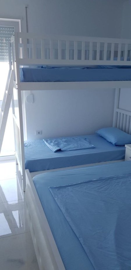 Lezhe Shengjin, jepet me qera apartament 2+1+Ballkon Kati 9, 60 m² 100 € (Rana e Hedhun)