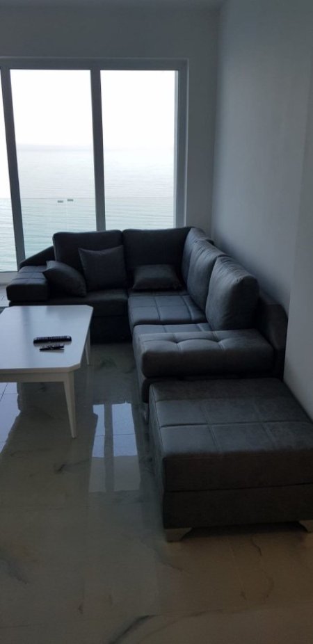 Lezhe Shengjin, jepet me qera apartament 2+1+Ballkon Kati 9, 60 m² 100 € (Rana e Hedhun)