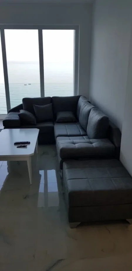 Lezhe Shengjin, jepet me qera apartament 2+1+Ballkon Kati 9, 60 m² 100 € (Rana e Hedhun)