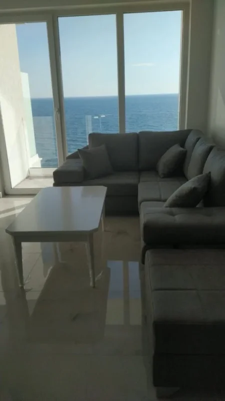 Lezhe Shengjin, jepet me qera apartament 2+1+Ballkon Kati 9, 60 m² 100 € (Rana e Hedhun)