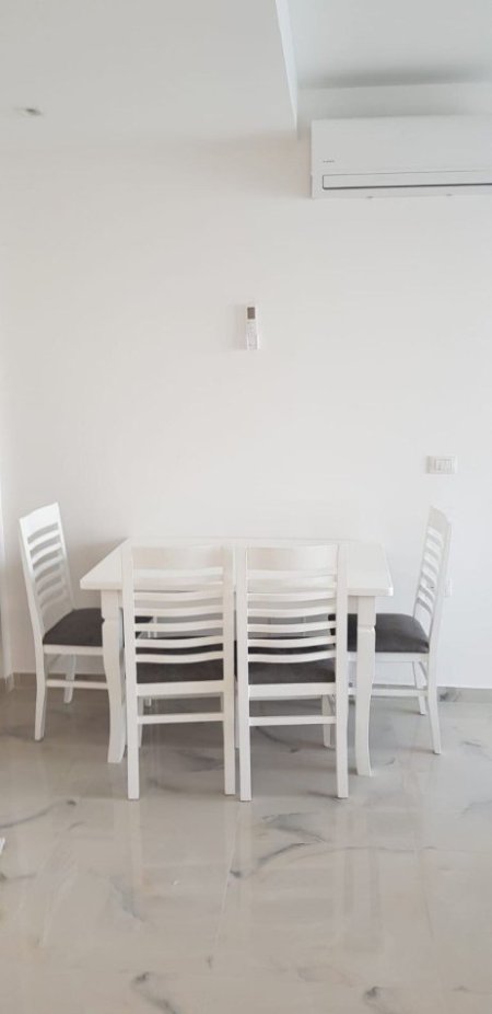 Lezhe Shengjin, jepet me qera apartament 2+1+Ballkon Kati 9, 60 m² 100 € (Rana e Hedhun)