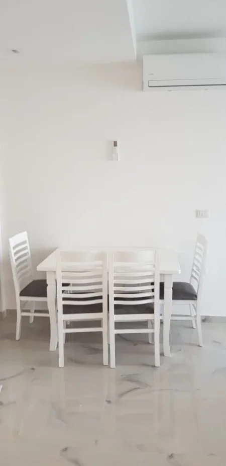 Lezhe Shengjin, jepet me qera apartament 2+1+Ballkon Kati 9, 60 m² 100 € (Rana e Hedhun)